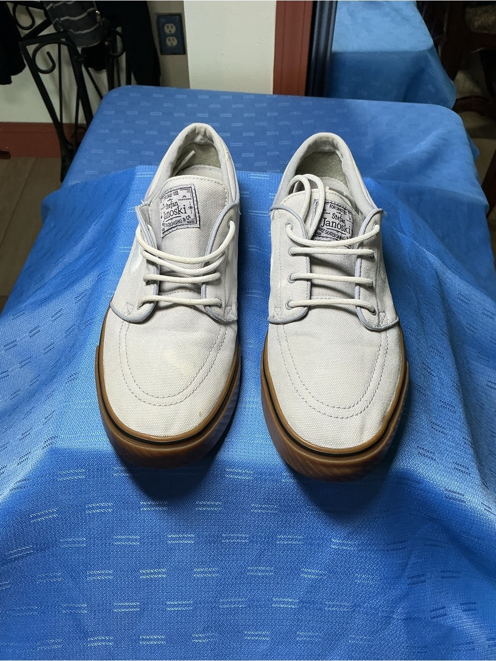 Nike Men’s White Canvas Loafers with Gum Sole made in 2013